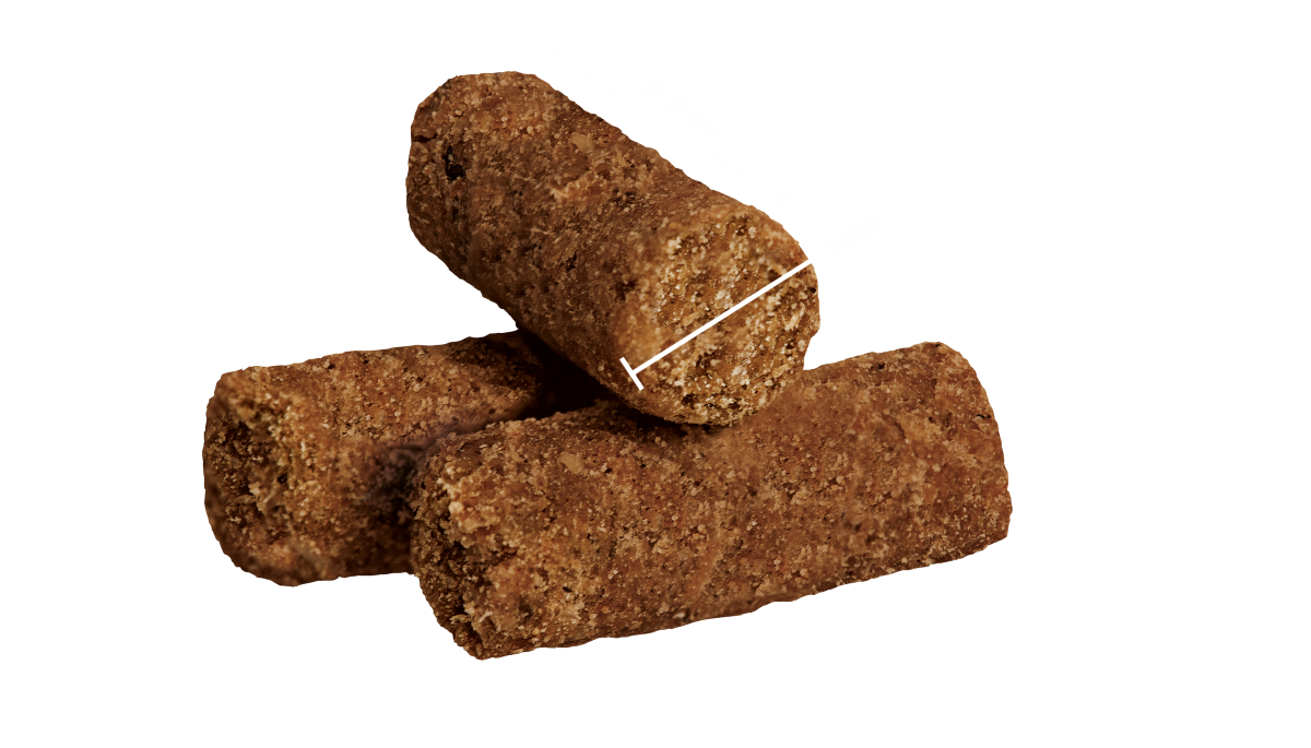 Kudo Red Meat & Vegetables Mini Adult von Kudo: Genaue Abmessungen und Krokettengröße mit Lineal für kleine ausgewachsene Hunde.